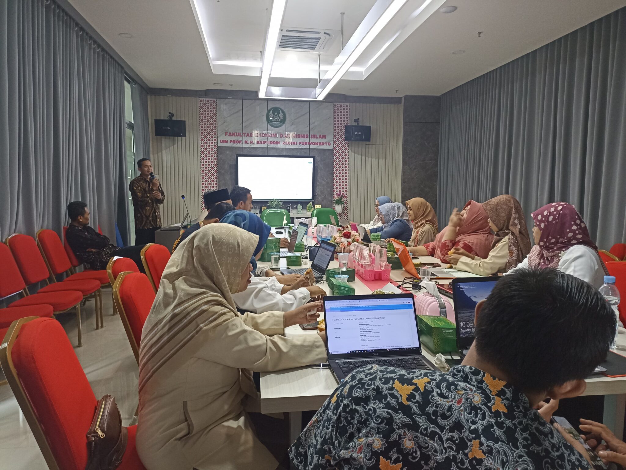 Febi uin saizu gelar workshop review kurikulum berbasis obe febi uin
