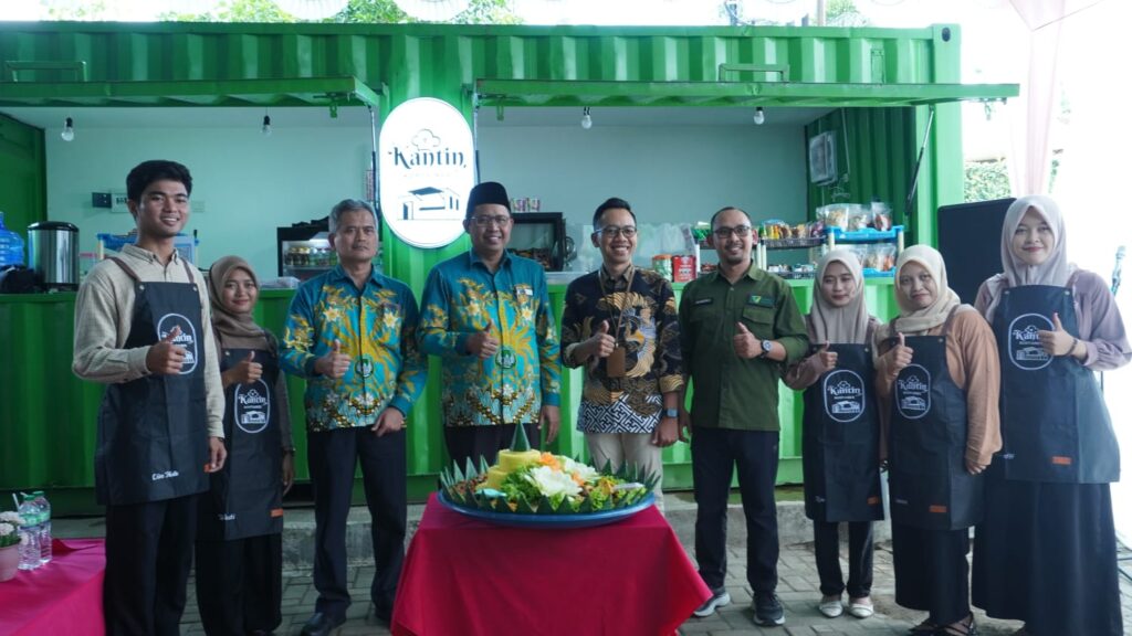peresmian kantin kontainer
